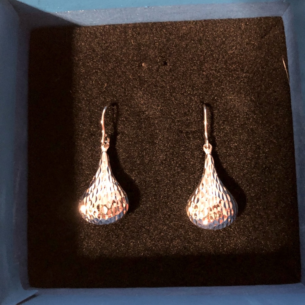 Final Sale Price NWT Sterling Silver Diamond Cut Teardrop Earrings - Picture 5 of 5